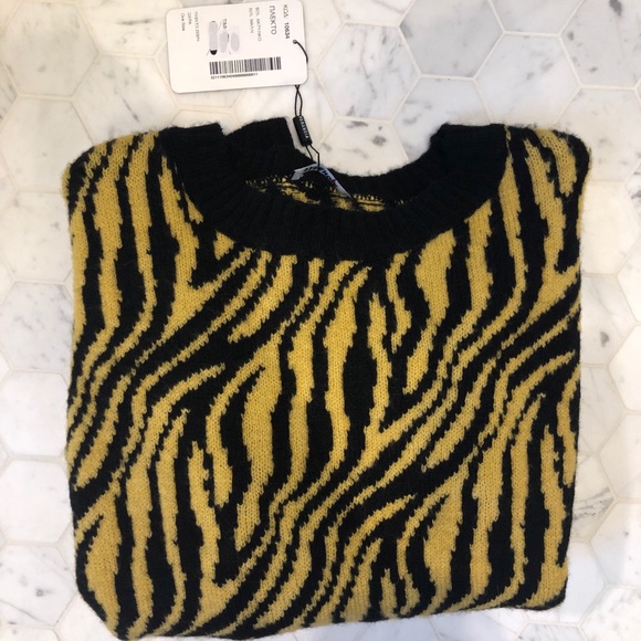 Yellow animal print sweater - Picture 5 of 6